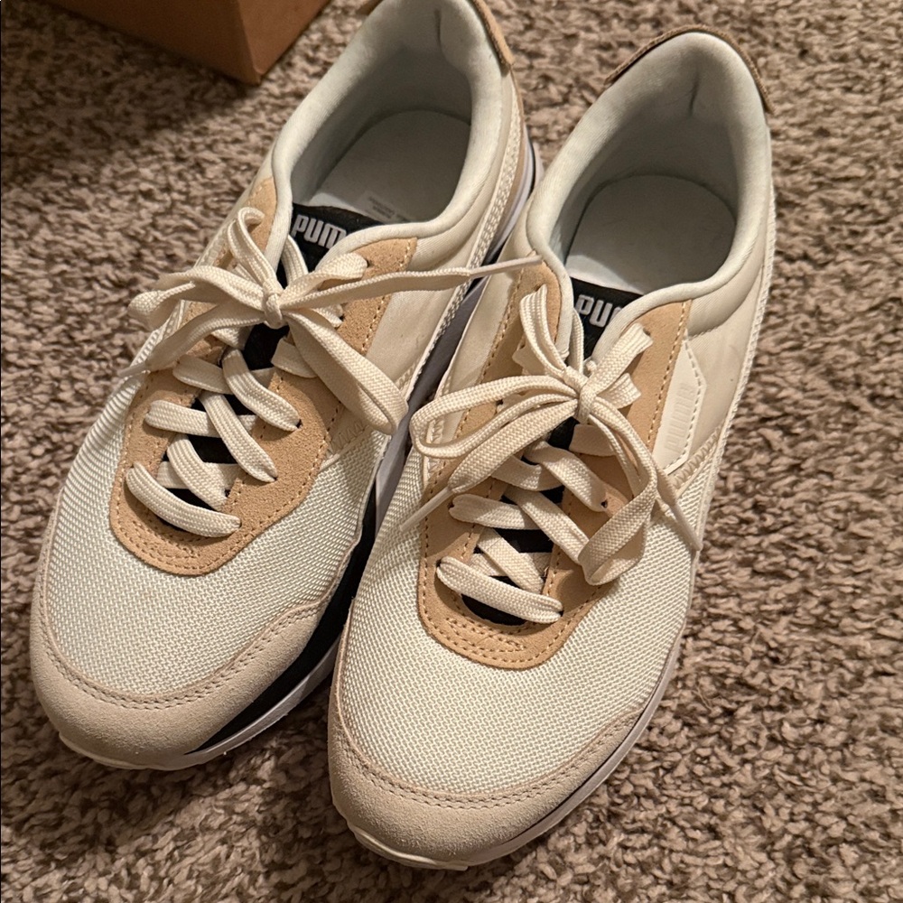 Puma Men's Beige and White Sneakers